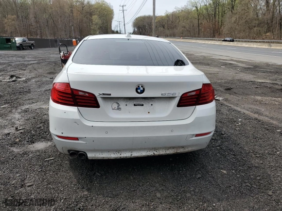 2015 BMW 5 Series 528i xDrive with VIN WBA5A7C58FD621858, listed as a Copart auction lot 51791735 with 0 mi miles and Salvage Title. Bid and sale history available at carsss.com. Image 6.