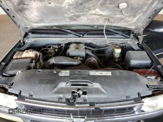2000 Chevrolet Suburban LT with VIN 3GNFK16T3YG155880, listed as a Copart auction lot 86637484 with 232,678 mi miles and Salvage Title. Bid and sale history available at carsss.com. Image 13.