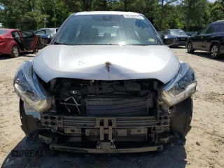 2020 Nissan Kicks S z VIN 3N1CP5BV6LL506957, wystawiony jako Copart lot #56199275 z przebiegiem 32 686 mil mil oraz Szkoda całkowita • Salvage title. Historia ofert i sprzedaży dostępna na DreamBid. Obrazek 5.