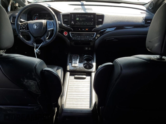 2019 Honda Passport Touring with VIN 5FNYF7H90KB000193, listed as a Copart auction lot 52402915 with 120,968 mi miles and Salvage title. Bid and sale history available at DreamBid. Image 8.