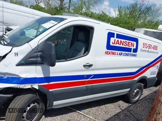 2017 Ford Transit z VIN 1FTYR1ZM1HKB13413, wystawiony jako IAAI lot #42117599 z przebiegiem 114 620 mil mil oraz . Historia ofert i sprzedaży dostępna na DreamBid. Obrazek 14.