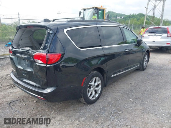 2017 Chrysler Pacifica Touring L z VIN 2C4RC1BG4HR534733, wystawiony jako IAAI lot #42286142 z przebiegiem 85 471 mil mil oraz . Historia ofert i sprzedaży dostępna na DreamBid. Obrazek 4.