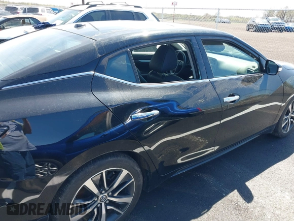 2019 Nissan Maxima SV with VIN 1N4AA6AV5KC377042, listed as a IAAI auction lot 41839754 with 53,962 mi miles and . Bid and sale history available at DreamBid. Image 6.