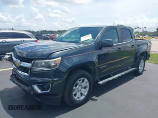 2018 Chevrolet Colorado 2WD LT z VIN 1GCGSCEA9J1137767, wystawiony jako IAAI lot #42389519 z przebiegiem 116 547 mil mil oraz . Historia ofert i sprzedaży dostępna na DreamBid. Obrazek 17.