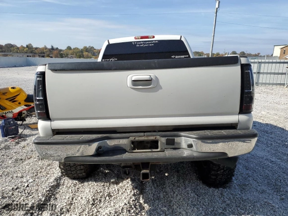 2006 Chevrolet Silverado 2500HD Work Truck with VIN 1GCHK23266F103922, listed as a Copart auction lot 77839354 with 226,749 mi miles and Salvage Title. Bid and sale history available at carsss.com. Image 6.