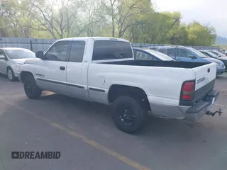 1998 Dodge 1500 z VIN 3B7HC13Z7WG213476, wystawiony jako IAAI lot #42116318 z przebiegiem 172 921 mil mil oraz . Historia ofert i sprzedaży dostępna na DreamBid. Obrazek 3.