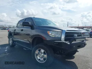 2011 Toyota Tundra z VIN 5TFDM5F1XBX018566, wystawiony jako IAAI lot #41656841 z przebiegiem 241 644 mil mil oraz . Historia ofert i sprzedaży dostępna na DreamBid. Obrazek 1.