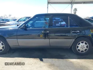 1993 Mercedes-Benz 400 with VIN WDBEA34E6PB942402, listed as a IAAI auction lot 41855899 with 124,065 mi miles. Bid and sale history available at carsss.com. Image 14.
