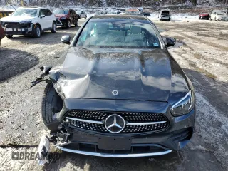 2022 Mercedes-Benz E 350 z VIN W1KZF8EB7NB038941, wystawiony jako Copart lot #45386235 z przebiegiem 13 318 mil mil oraz Szkoda całkowita • Salvage title. Historia ofert i sprzedaży dostępna na DreamBid. Obrazek 5.