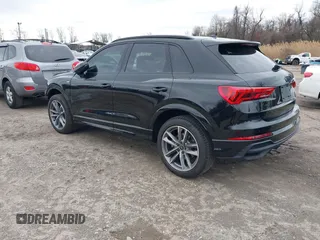 2024 Audi Q3 S line Premium Plus z VIN WA1EECF33R1086173, wystawiony jako IAAI lot #41741276 z przebiegiem 8987 mil mil oraz . Historia ofert i sprzedaży dostępna na DreamBid. Obrazek 3.