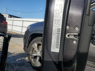 2019 Jeep Cherokee Limited z VIN 1C4PJLDB8KD454114, wystawiony jako Copart lot #57780995 z przebiegiem 125 266 mil mil oraz Szkoda całkowita • Salvage title. Historia ofert i sprzedaży dostępna na DreamBid. Obrazek 13.