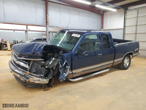1998 Chevrolet C/K 1500 with VIN 1GCEK19RXWE175245, listed as a Copart auction lot 44745195 with 106,158 mi miles and Salvage Title. Bid and sale history available at carsss.com. Image 1.