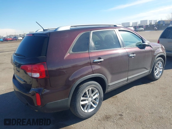 2015 Kia Sorento LX with VIN 5XYKTDA76FG602908, listed as a IAAI auction lot 41501885 with 181,047 mi miles. Bid and sale history available at carsss.com. Image 4.