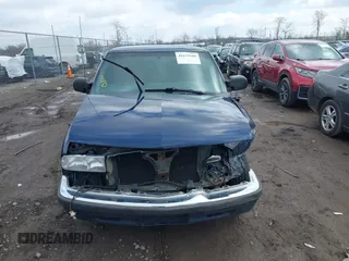 2000 Chevrolet S-10 LS with VIN 1GCCS19WXY8242120, listed as a IAAI auction lot 41675109 with 196,408 mi miles. Bid and sale history available at carsss.com. Image 12.
