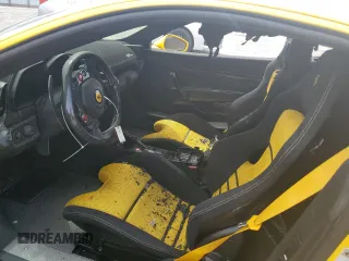 2015 Ferrari 458 Italia Speciale z VIN ZFF75VFA5F0211945, wystawiony jako Copart lot #52176114 z przebiegiem Nie podano mil oraz Nie do naprawy. Historia ofert i sprzedaży dostępna na DreamBid. Obrazek 7.