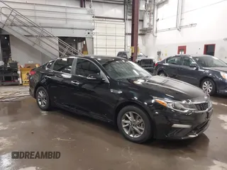 2019 Kia Optima LX z VIN 5XXGT4L36KG312960, wystawiony jako IAAI lot #41856809 z przebiegiem 67 363 mil mil oraz . Historia ofert i sprzedaży dostępna na DreamBid. Obrazek 1.