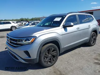 2022 Volkswagen Atlas SE z VIN 1V2HR2CA9NC518394, wystawiony jako IAAI lot #41702134 z przebiegiem 28 685 mil mil oraz . Historia ofert i sprzedaży dostępna na DreamBid. Obrazek 2.
