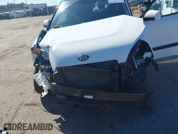 2013 Kia Soul with VIN KNDJT2A54D7567715, listed as a IAAI auction lot 41759724 with 95,922 mi miles. Bid and sale history available at carsss.com. Image 6.