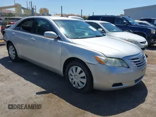 2007 Toyota Camry CE z VIN 4T1BE46K27U514554, wystawiony jako IAAI lot #42356604 z przebiegiem 123 572 mil mil oraz . Historia ofert i sprzedaży dostępna na DreamBid. Obrazek 1.