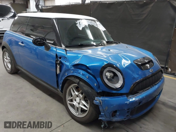 2010 MINI Hardtop S z VIN WMWMF7C53ATX45791, wystawiony jako IAAI lot #42507110 z przebiegiem 137 517 mil mil oraz . Historia ofert i sprzedaży dostępna na DreamBid. Obrazek 1.