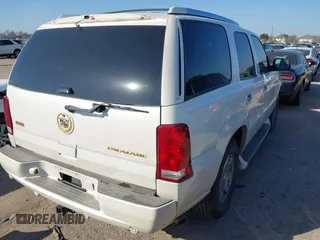 2005 Cadillac Escalade z VIN 1GYEC63TX5R114526, wystawiony jako IAAI lot #41685638 z przebiegiem 167 048 mil mil oraz . Historia ofert i sprzedaży dostępna na DreamBid. Obrazek 4.