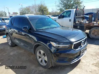 2019 Volvo XC40 Momentum with VIN YV4162XZ3K2018371, listed as a IAAI auction lot 41650401 with 86,647 mi miles. Bid and sale history available at carsss.com. Image 1.