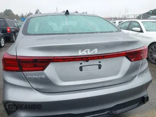 2023 Kia Forte GT-Line z VIN 3KPF54AD8PE602683, wystawiony jako IAAI lot #41444418 z przebiegiem 52 229 mil mil oraz . Historia ofert i sprzedaży dostępna na DreamBid. Obrazek 16.