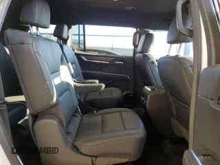 2024 GMC Acadia AWD Elevation z VIN 1GKENNKS6RJ199473, wystawiony jako Copart lot #53813095 z przebiegiem 21 566 mil mil oraz Szkody całkowita. Historia ofert i sprzedaży dostępna na DreamBid. Obrazek 11.