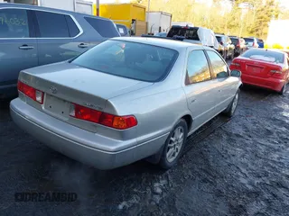 2001 Toyota Camry LE z VIN 4T1BF28K11U122669, wystawiony jako IAAI lot #41574866 z przebiegiem 233 301 mil mil oraz . Historia ofert i sprzedaży dostępna na DreamBid. Obrazek 4.