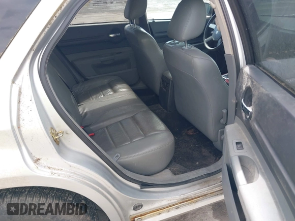 2005 Dodge Magnum SXT z VIN 2D4GZ48V358579406, wystawiony jako IAAI lot #42198627 z przebiegiem 264 473 mil mil oraz . Historia ofert i sprzedaży dostępna na DreamBid. Obrazek 8.