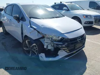 2024 Nissan Versa SR z VIN 3N1CN8FV4RL924718, wystawiony jako IAAI lot #41838456 z przebiegiem 3 698 mil mil oraz . Historia ofert i sprzedaży dostępna na DreamBid. Obrazek 6.