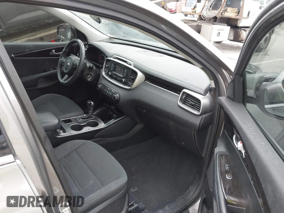 2017 Kia Sorento LX with VIN 5XYPGDA51HG196662, listed as a IAAI auction lot 41939867 with 169,836 mi miles and . Bid and sale history available at DreamBid. Image 5.