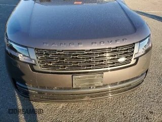 2024 Land Rover Range Rover SE z VIN SALKP9E97RA227153, wystawiony jako Copart lot #80220364 z przebiegiem Nie podano mil oraz Szkoda całkowita • Salvage title. Historia ofert i sprzedaży dostępna na DreamBid. Obrazek 13.