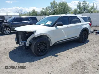 2020 Ford Explorer Platinum z VIN 1FM5K8HC2LGB75970, wystawiony jako IAAI lot #42369219 z przebiegiem 61 716 mil mil oraz . Historia ofert i sprzedaży dostępna na DreamBid. Obrazek 2.