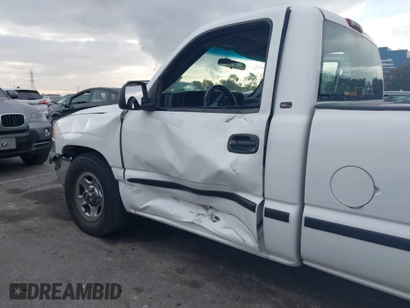 2000 GMC New Sierra 1500 SLE with VIN 1GTEC14T4YE363679, listed as a IAAI auction lot 41467204 with 150,724 mi miles. Bid and sale history available at carsss.com. Image 6.