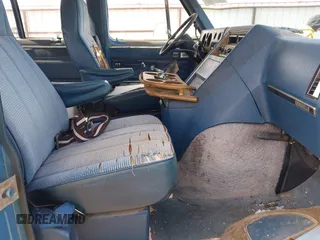 1987 Chevrolet Express Beauville with VIN 1GNEG25K8H7100722, listed as a IAAI auction lot 41895326 with 68,759 mi miles. Bid and sale history available at carsss.com. Image 5.
