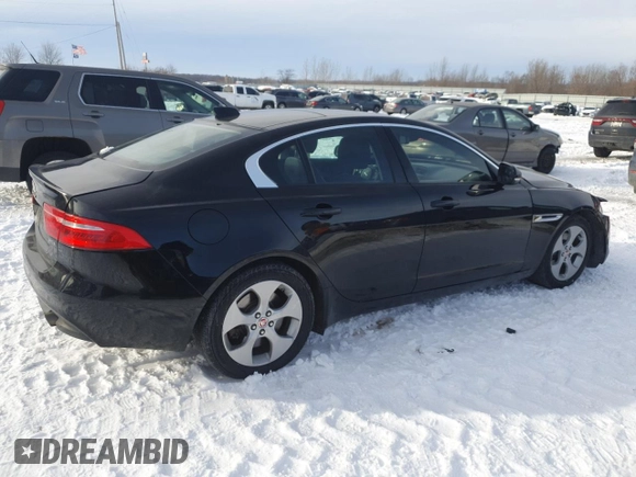 2017 Jaguar XE 25t z VIN SAJAR4BG0HA977089, wystawiony jako Copart lot #42063545 z przebiegiem 118 209 mil mil oraz Czysty tytuł • Clean title. Historia ofert i sprzedaży dostępna na DreamBid. Obrazek 3.
