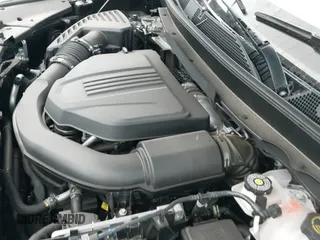 2024 Chevrolet Traverse AWD RS z VIN 1GNEVLKSXRJ154463, wystawiony jako IAAI lot #41929879 z przebiegiem 6 684 mil mil oraz . Historia ofert i sprzedaży dostępna na DreamBid. Obrazek 20.