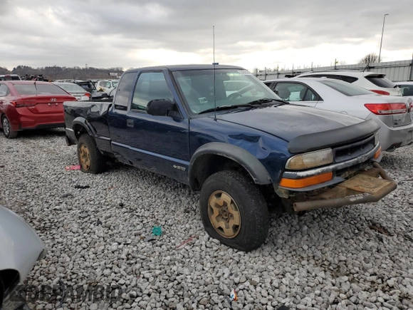 2001 Chevrolet S-10 LS with VIN 1GCCT19W918144487, listed as a Copart auction lot 84958094 with 0 mi miles and Salvage Title. Bid and sale history available at carsss.com. Image 4.