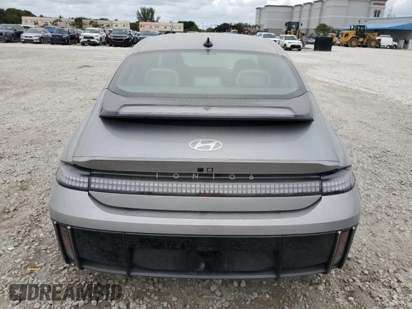 2024 Hyundai Ioniq 6 SEL z VIN KMHM34AA0RA077204, wystawiony jako Copart lot #85258574 z przebiegiem Nie podano mil oraz Nie do naprawy • Non repairable. Historia ofert i sprzedaży dostępna na DreamBid. Obrazek 6.