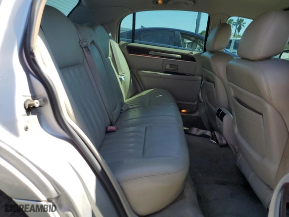 2004 Lincoln Town Car Signature with VIN 1LNHM81W04Y651382, listed as a Copart auction lot 52970425 with 117,849 mi miles and Salvage Title. Bid and sale history available at carsss.com. Image 10.