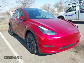 2025 Tesla Model Y Long Range z VIN 7SAYGDEEXSA340464, wystawiony jako IAAI lot #41908076 z przebiegiem 4 686 mil mil oraz . Historia ofert i sprzedaży dostępna na DreamBid. Obrazek 1.