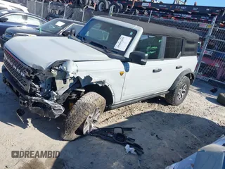 2023 Ford Bronco z VIN 1FMEE5DP7PLB81565, wystawiony jako IAAI lot #41891295 z przebiegiem 27 890 mil mil oraz . Historia ofert i sprzedaży dostępna na DreamBid. Obrazek 2.