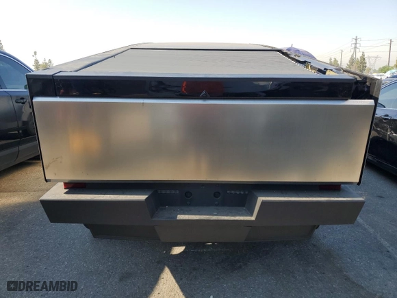 2024 Tesla Cybertruck with VIN 7G2CEHED3RA006960, listed as a Copart auction lot 62443524 with 683 miles and Salvage Title. Bid and sale history available at carsss.com. Image 6.