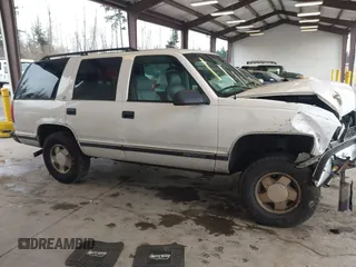1998 GMC Yukon with VIN 1GKEK13R7WJ700881, listed as a IAAI auction lot 41507538 with 188,396 mi miles. Bid and sale history available at carsss.com. Image 13.
