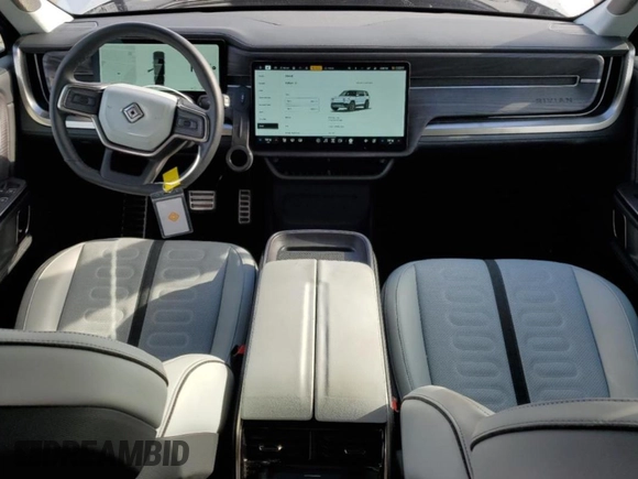 2024 Rivian R1S Adventure z VIN 7PDSGABA4RN043975, wystawiony jako Copart lot #41524615 z przebiegiem 6 807 mil mil oraz Szkoda całkowita • Salvage title. Historia ofert i sprzedaży dostępna na DreamBid. Obrazek 8.