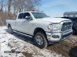2019 Ram 2500 Big Horn with VIN 3C6UR5JL3KG537805, listed as a IAAI auction lot 41610861 with 207,343 mi miles. Bid and sale history available at carsss.com. Image 1.