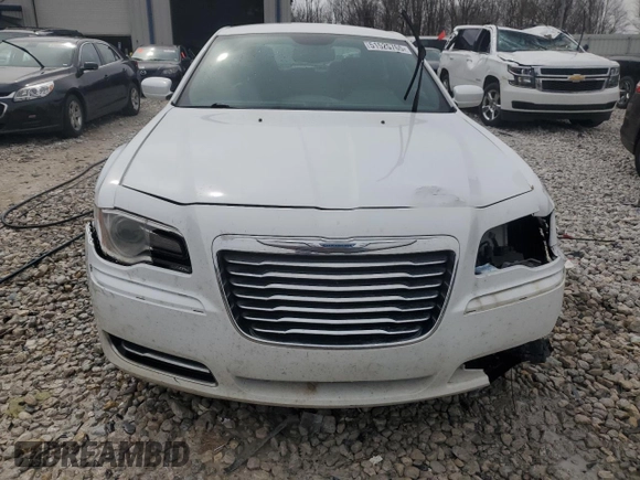 2014 Chrysler 300 z VIN 2C3CCAAG6EH160123, wystawiony jako Copart lot #51525765 z przebiegiem 145 338 mil mil oraz Czysty tytuł • Clean title. Historia ofert i sprzedaży dostępna na DreamBid. Obrazek 5.