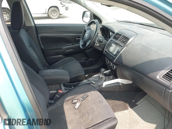2014 Mitsubishi Outlander SE z VIN 4A4AR4AU2EE026685, wystawiony jako IAAI lot #42481070 z przebiegiem 136 279 mil mil oraz . Historia ofert i sprzedaży dostępna na DreamBid. Obrazek 5.