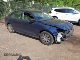 2014 Volkswagen Jetta S z VIN 3VW2K7AJ2EM429306, wystawiony jako IAAI lot #42161911 z przebiegiem 129 997 mil mil oraz . Historia ofert i sprzedaży dostępna na DreamBid. Obrazek 1.